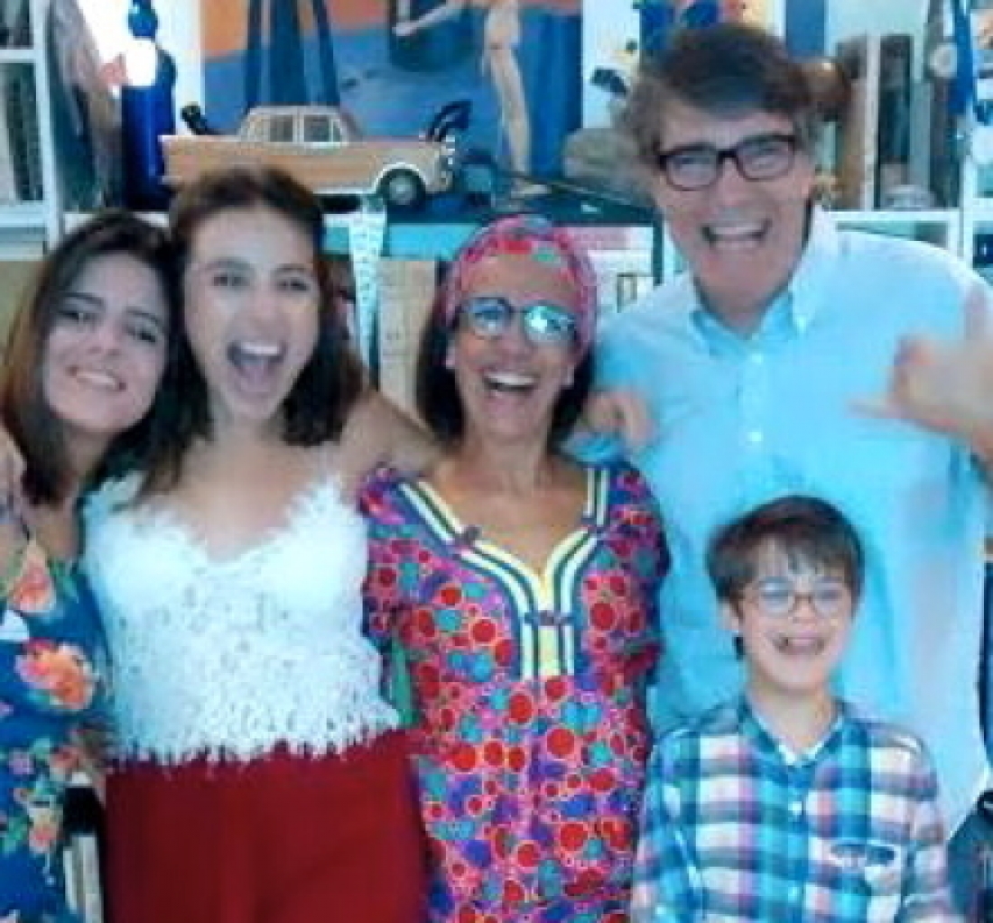 O casal Reinaldo, Ana Beatriz e os filhos:  Ana Thereza 24, Maria Clara 16 e Miguel 11  Compõe a Familia Arruda Marques.